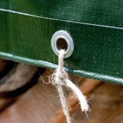 Holzstapel Abdeckplane mit Metallösen
