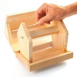 Vogelfutterhaus Bausatz inkl. Farben & Pinsel für Kinder Vogelfutterhaus Bausatz inkl. Farben & Pinsel für Kinder