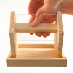 Vogelfutterhaus Bausatz inkl. Farben & Pinsel für Kinder Vogelfutterhaus Bausatz inkl. Farben & Pinsel für Kinder