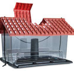 Vogelfutterhaus Kunststoff mit rotem Dach zum Hängen Vogelfutterhaus Kunststoff mit rotem Dach zum Hängen