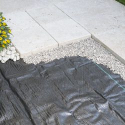 Unterbodengewebe als Unkrautschutz